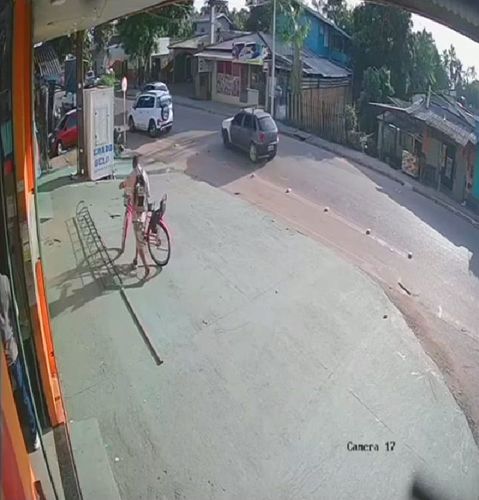 Santana: Homem leva bicicleta usada para transportar criança autista