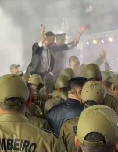 Batismo de mangueira sacramenta missão de novos bombeiros do Amapá