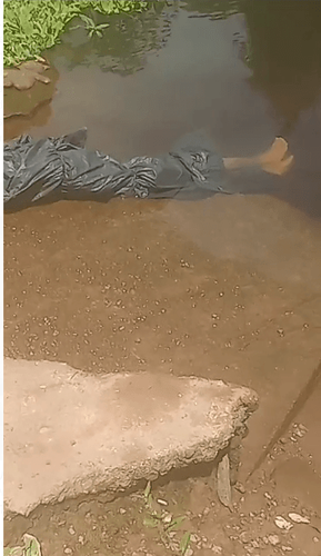 Zerão: Corpo de homem  enrolado em lona plástica é encontrado no rio 