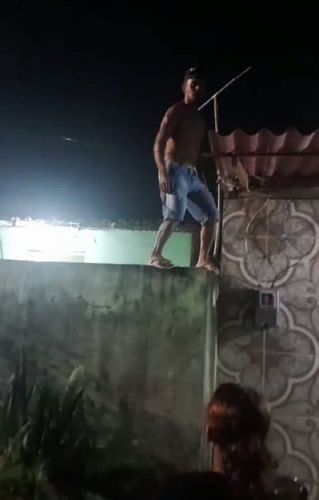 Homem-Aranha ‘baixa’ em "dançarino” ao som de batidão