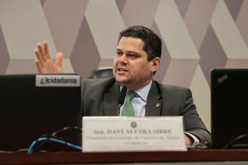 Alcolumbre expressa indignação com a negativa do Ibama para a pesquisa exploratória de petróleo no Amapá