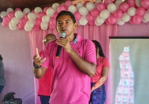 Prefeito de Serra do Navio retorna ao cargo após voto irregular da vereadora