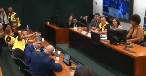 Zé Gotinha em Parada LGBTQIA+ causa "climão" entre deputados