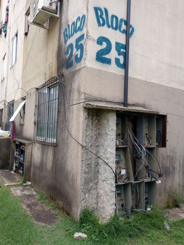 "Moradores do Macapaba expulsam equipe de corte de energia"