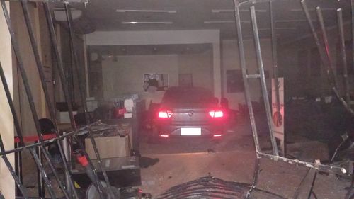 Carro invade Cartório no Laguinho e faz estrago