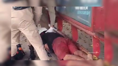 Morador de rua é espancado e abandonado em ponto de ônibus, em Macapá