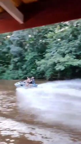 Blitz no rio? Ribeirinhos filmam jet skis em alta velocidade próximo a balneários