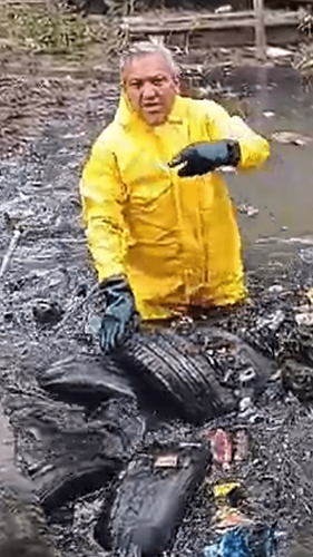 Lixo no canal: Pneus, garrafas e entulhos entopem bueiro na Zona Sul de Macapá