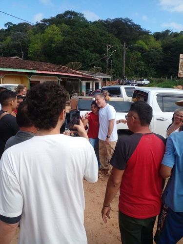 "Estamos passando fome", reclama moradora do Jari a Luciano Huck