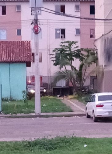 Macapaba: Moradores tentam se proteger de troca de tiros
