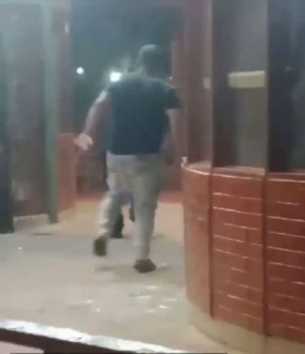 Médico é preso após quebra-quebra em bar, na orla de Macapá