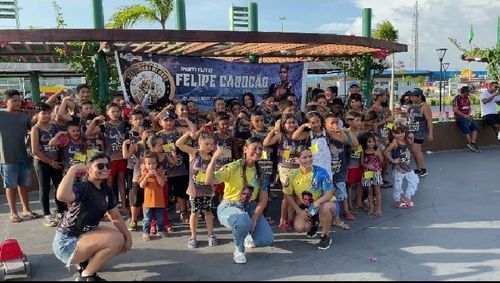 Crianças participam de aulão de Muay Thai no Parque Meio do Mundo