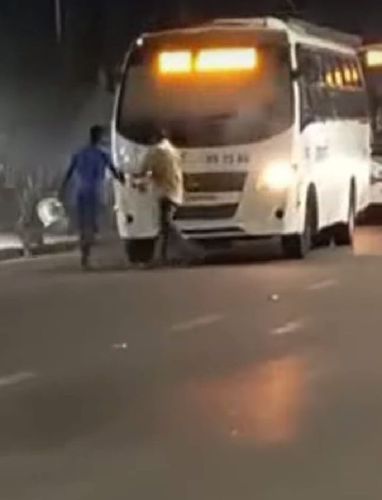 Macapá: ônibus solta fumaça e assusta passageiros