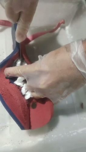 Iapen: Visitante é pega com sandália recheada de drogas