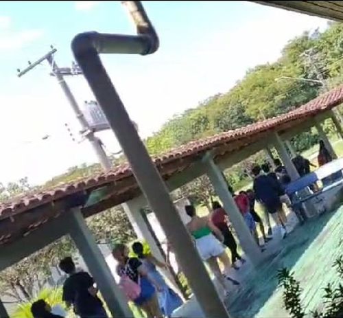 Calouros da Unifap são recebidos com o trote do "elefantinho"