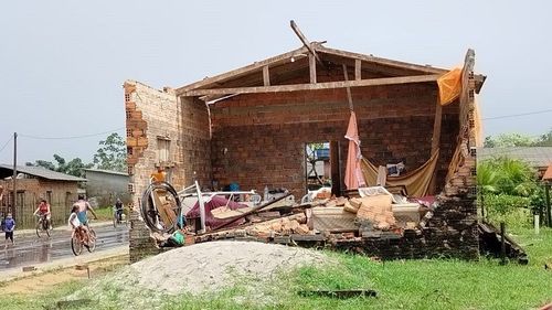 Ventania derruba paredes e telhados de casas em Tartarugalzinho