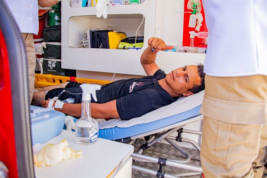 sobreviventes ambulância.jpg